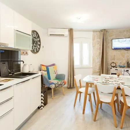 Apartman Violeta *