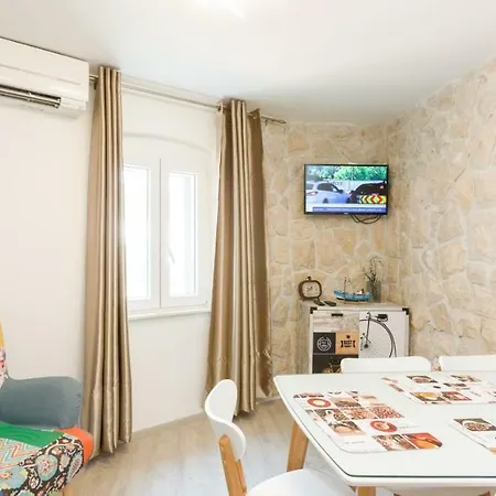 아파트 Apartman Violeta